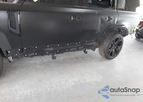2023 Land Rover Defender 130 X-Dynamic Se z USA, uszkodzony, nr VIN SALE2FEU7P2186514
